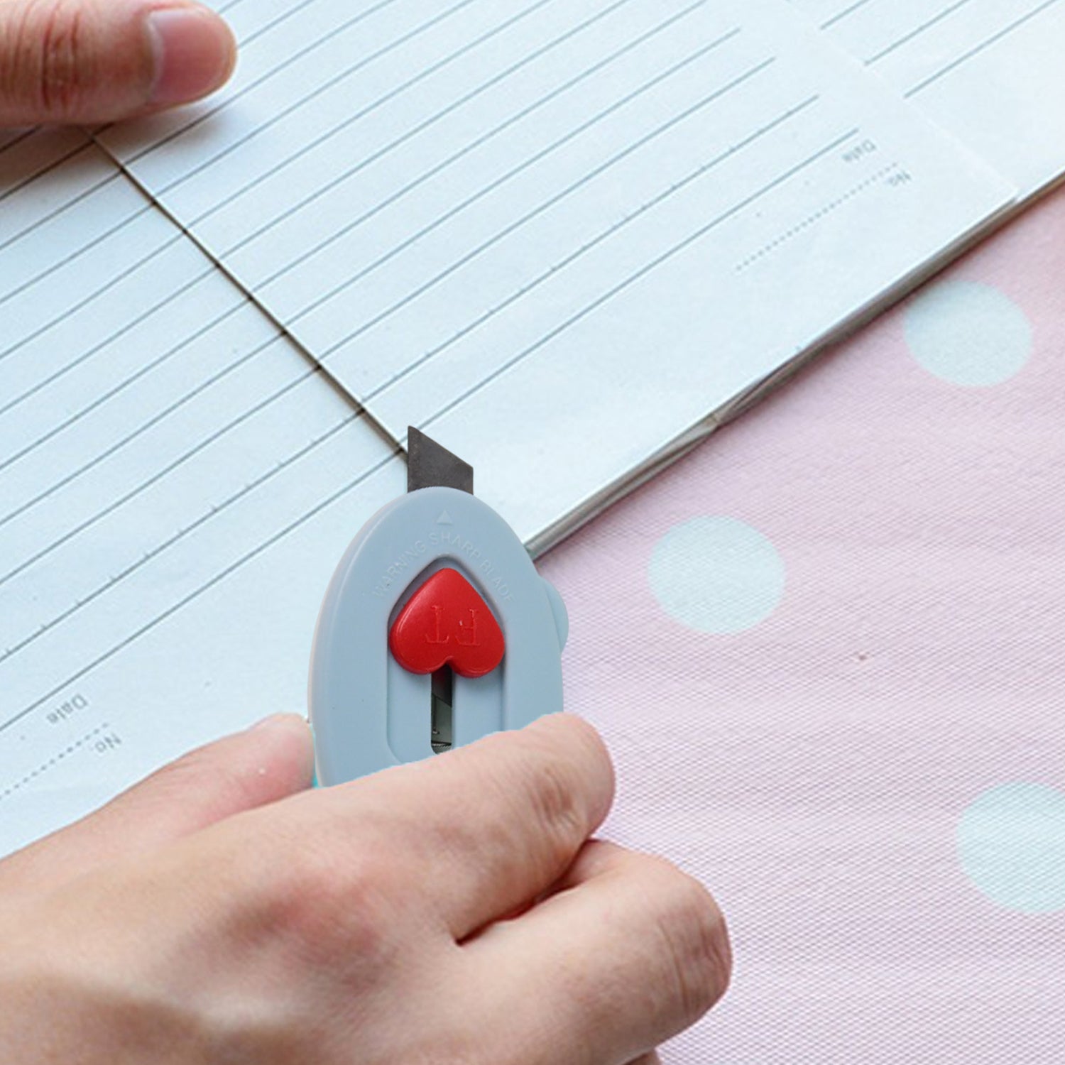 Mini Utility Cutter / Knife with Heart-Shaped Safety Lock (1 Pc) Mini Utility Cutter / Knife with Heart-Shaped Safety Lock (1 Pc)